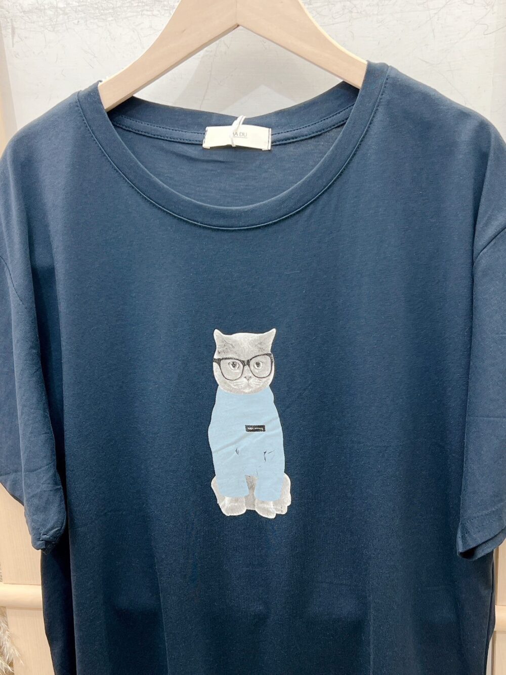 藍衣眼鏡貓咪T