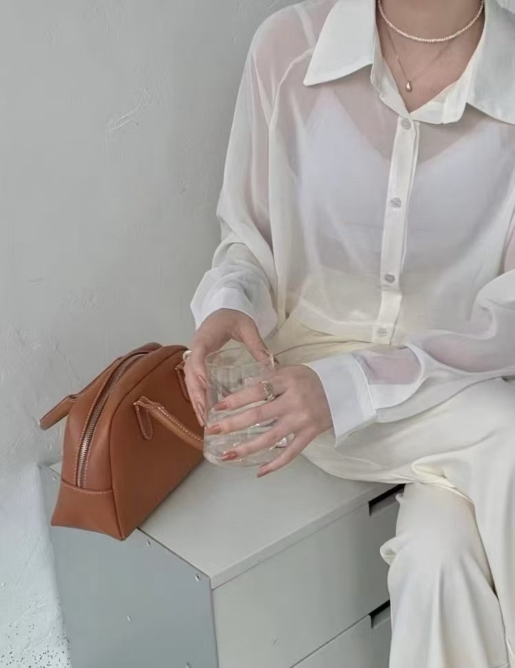 透膚髮絲紋襯衫