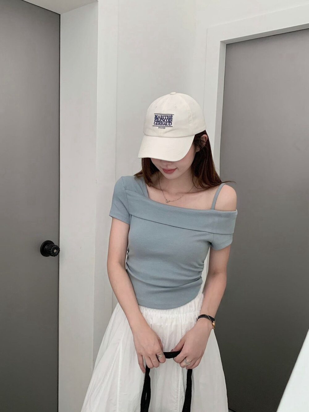 造型肩帶上衣
