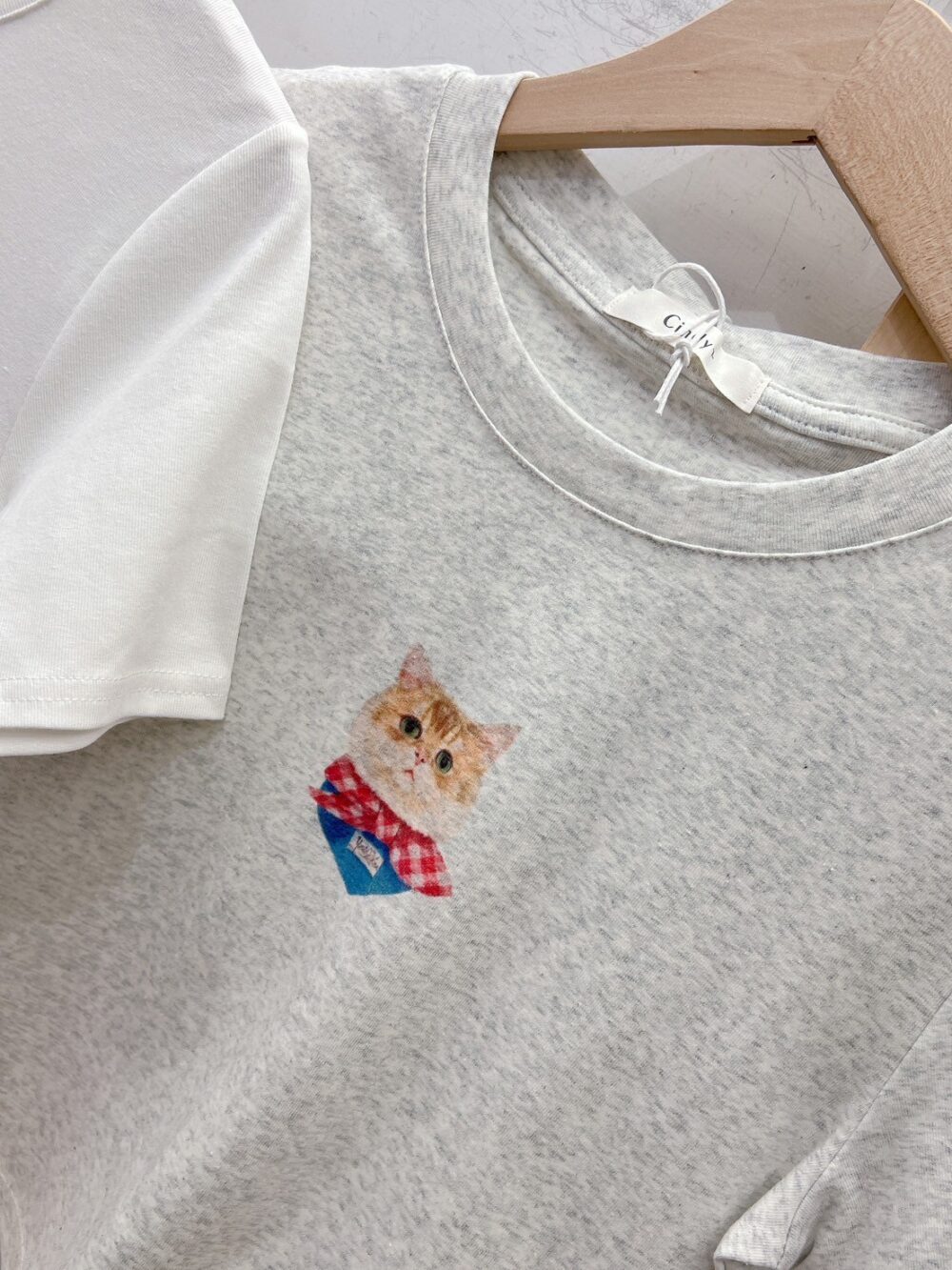 圓巾小貓咪短T